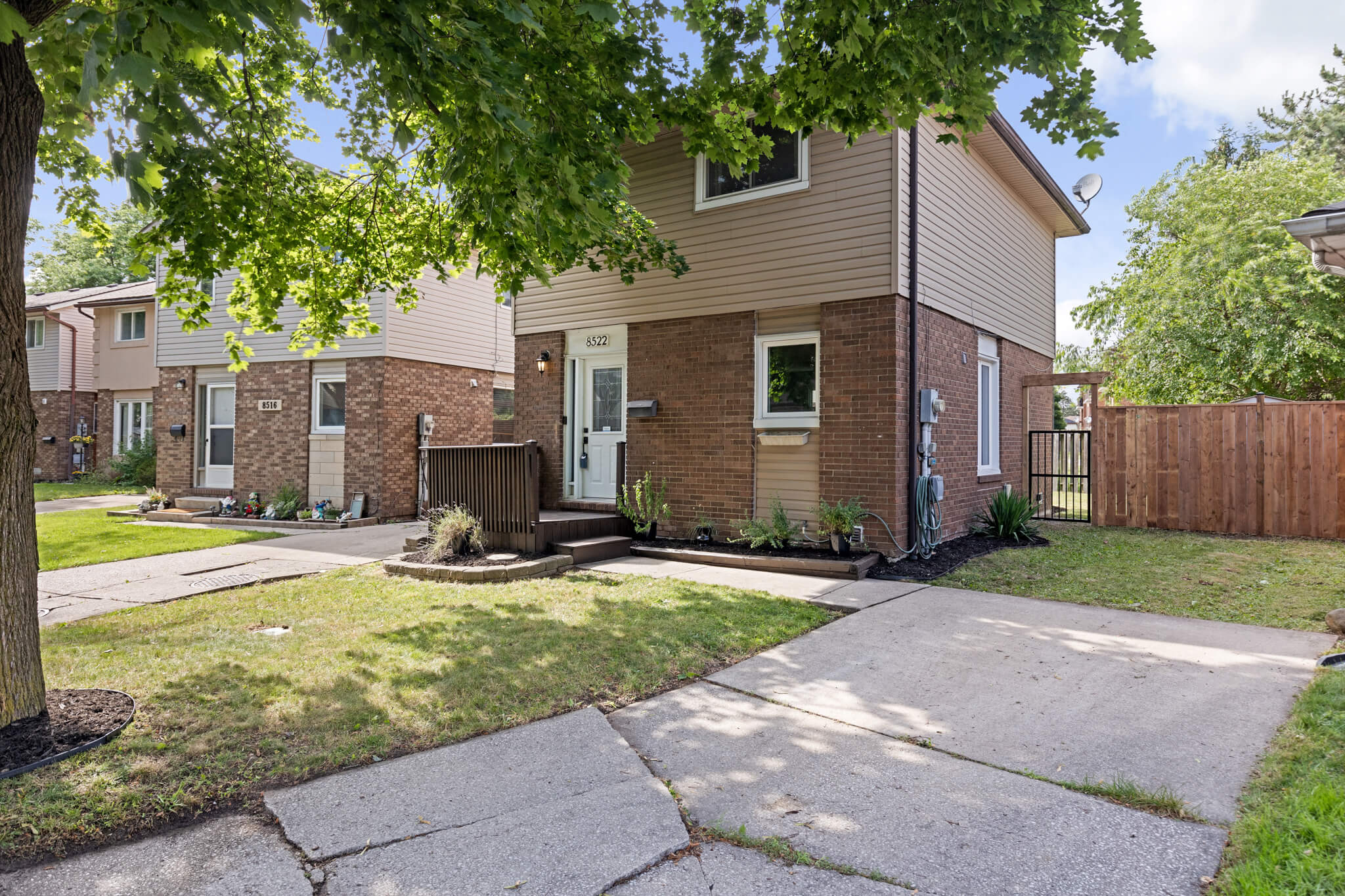 8522 Foxhill