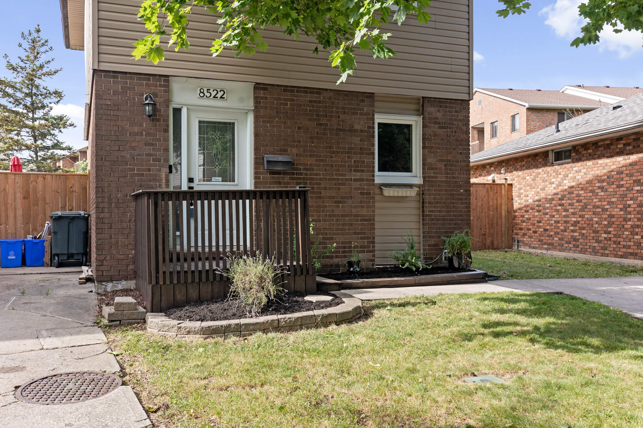 8522 Foxhill